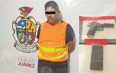 A punta de pistola roba celular a mujer y lo detienen minutos después