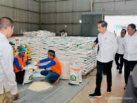 Pastikan Stok Beras Di Bulog Mencukupi Jokowi Minta Masyarakat Tak