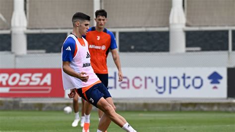 Training Center Allenamento Doppio Per I Bianconeri Juventus