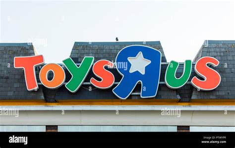 Former Toys R Us store at Meadowhall Retail Park, Sheffield, England ...