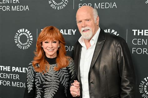 Reba McEntire Corrects Savannah Guthrie Over Rex Linn Question in