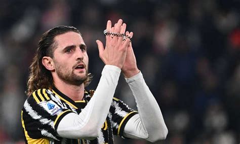 Le Iene Juve Roma Larbitro Si Interroga Sul Gol Di Rabiot Come