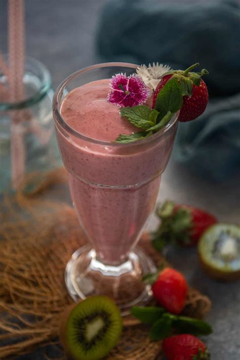 Healthy Strawberry Banana Kiwi Smoothie Recipe Video