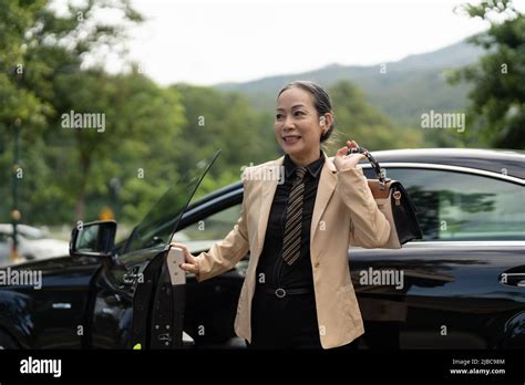 Peuple asiatique mature Banque de photographies et dimages à haute résolution Alamy
