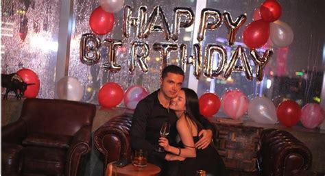 Hot girl ngực khủng Thủy Top chia tay bạn trai Tây sau năm yêu đương