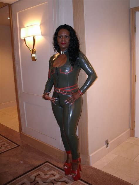 Pin På Latex Ebony Women