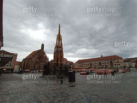 Schoner Brunnen Fountain Located On The Hauptmarkt Square In Nuremberg