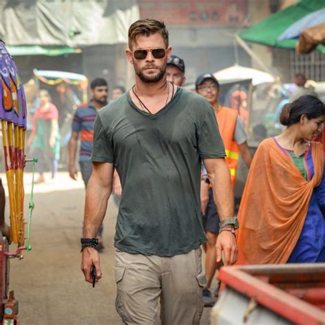 Chris Hemsworth Looks Too Good In The Official Teaser For Netflix S