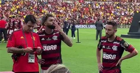 Exclusivo Gabigol Manda Beijos A Torcedores Do Athletico Ap S