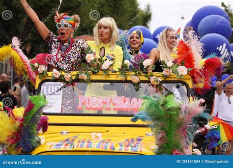 Pride Parade Anual LGBT Impresiones Del Homosexual Y Lesbiana Que Participa En Pride Parade Gay