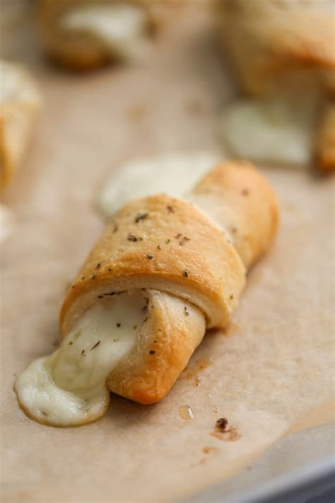 Cheesy Stuffed Garlic Butter Crescent Rolls Video Laurens Latest