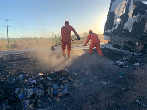 Jornal Correio Duas Pessoas Ficam Presas S Ferragens Em Acidente No