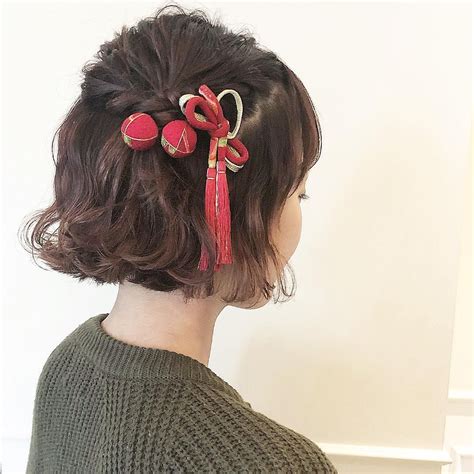 着物に似合う自分でできる簡単ヘアアレンジ集！ショートからロングまで紹介 袴 髪型 ボブ 袴 卒業式 ヘアスタイル ショート 成人式