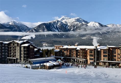 Skiing in Revelstoke – A Guide to Revelstoke Ski Resort