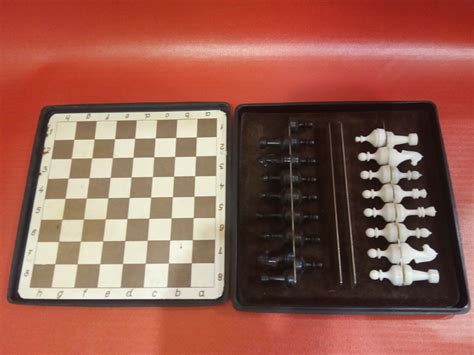 Купить Шахматы Small Vintage Plastic Chess Set with Magnets Pocket ...