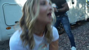 Le Bus Des Libertin Fait Une Halte Sur Un Terrain De Cross Xvideos