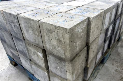 Lihat Sampel Beton Kubik Dari Pengujian Tarik Atau Fleksibel Foto Stok