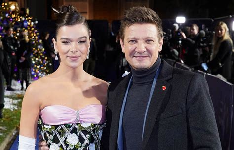 Hailee-Steinfeld-Jeremy-Renner-Hawkeye-London-Premiere-Red-Carpet ...