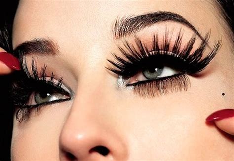 3 Simple Steps To Apply False Lashes Perfectly Pretty Designs