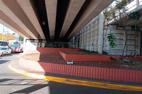 Desalojan A Indigentes Y Retiran Basura Acumulada En Bajo Puentes De