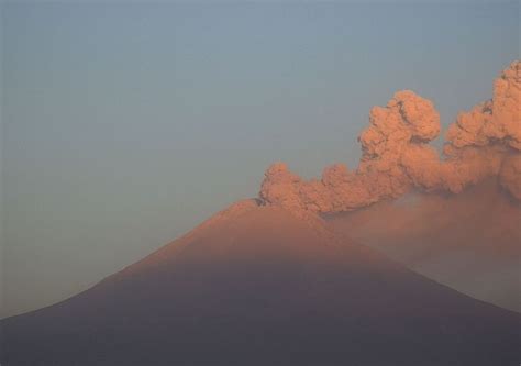 El Volc N Popocat Petl Se Mantiene Activo Actualmente Mantiene Una