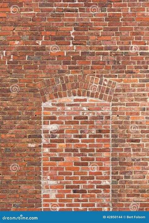 Pared De Ladrillo Con La Ventana Bricked Foto De Archivo Imagen De