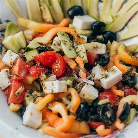 Ensalada Griega Con Las Verduras Para La Comida Sana Imagen De Archivo