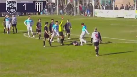 Video Brutal Patada En La Cabeza Durante Un Partido En Santa Fe