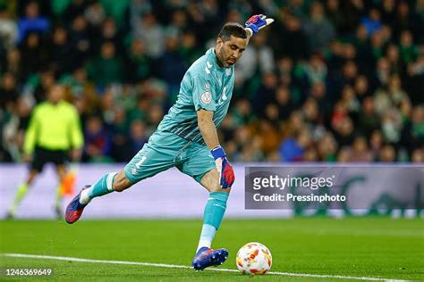 Claudio Bravo of Real Betis during the Copa del Rey match, round of ...