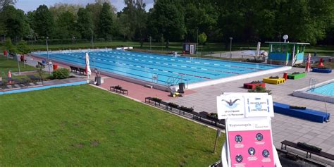 Hundeschwimmen In Castrop Rauxel Zum Ende Der Freibad Saison