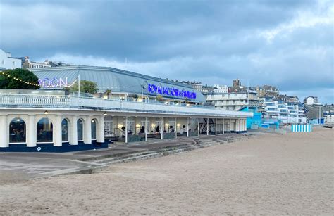 I Went To The World S Biggest Wetherspoons Right On The Beach Fans Of