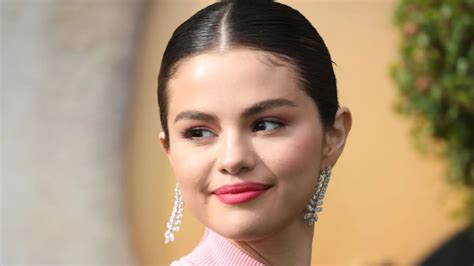 Selena Gomez Apuesta Por La Naturalidad Y El Amor Propio En Su Nuevo Posado En Bikini