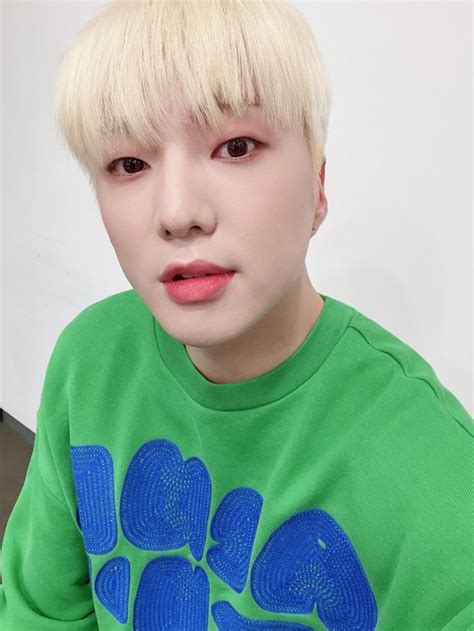 Kang Seungyoon On Weverse Boy Groups Kang Seung Yoon Yg Entertainment