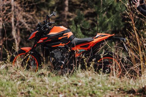 Ktm Duke Gp Mid Naked Vergleichstest