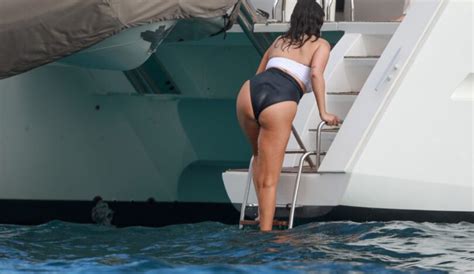 Selena Gomez Shows Big Sexy Ass In Bikini On A Yacht In Cabo Hot