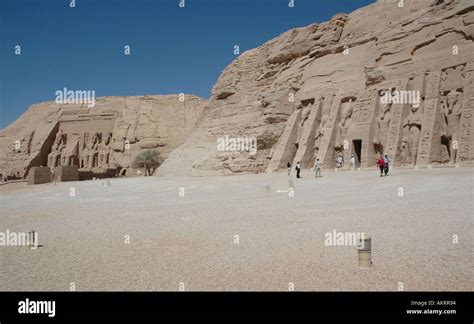 Gran Templo De Rams S Ii Y El Templo De Hathor En Abu Simbel Egipto