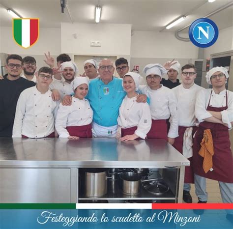 Lalberghiero Di Qualiano Festeggia In Cucina Il Terzo Scudetto Del