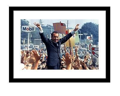 Richard Nixon 5x7 photo print giving peace sign US president republican ...