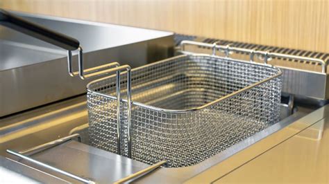 How to Clean Deep Fryer Basket: Quick and Easy Maintenance Tips