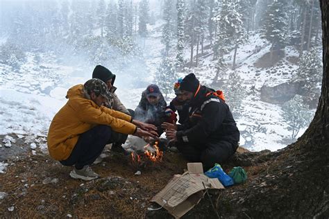 Kashmir Valley receives season's first snowfall | Srinagar News - Times ...