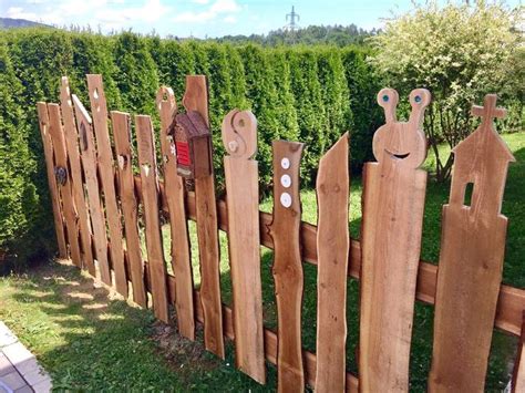 Holzzaun Mit Lustigen Motiven DIY Fence Art Diy Garden Fence Garden