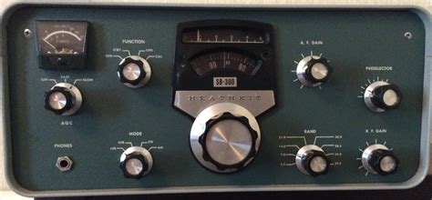 Ламповый КВ радиоприемник Heathkit SB-300.