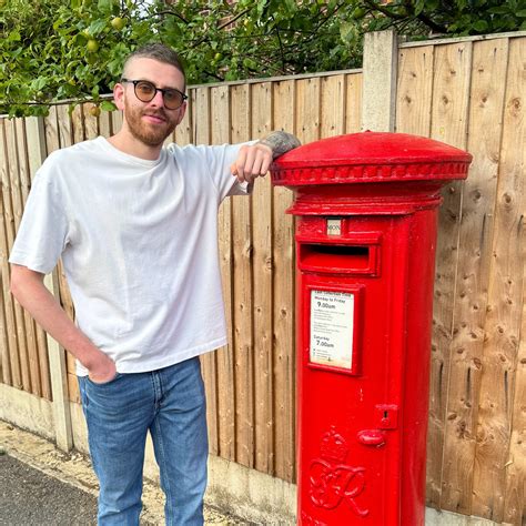 Ever heard a Brit say “owt” or “nowt” and thought… what?! It’s not a