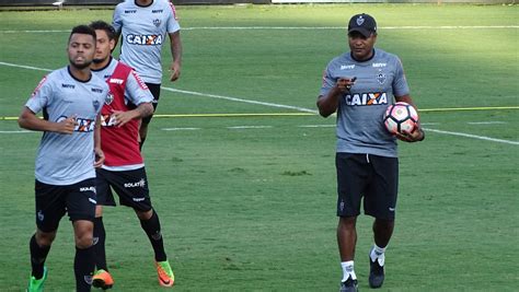 Treino completo Galo prepara bola parada parte física e tática para o