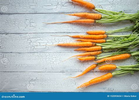 Een Bos Van Wortelen Verse Wortelen Bietenhoop Met Groene Stammen Ruwe