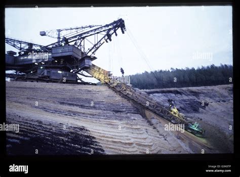 Giant Col Mining Machines Hi Res Stock Photography And Images Alamy