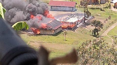 Kkb Papua Bakar Perumahan Guru Sma Negeri Ilaga Polisi Pastikan