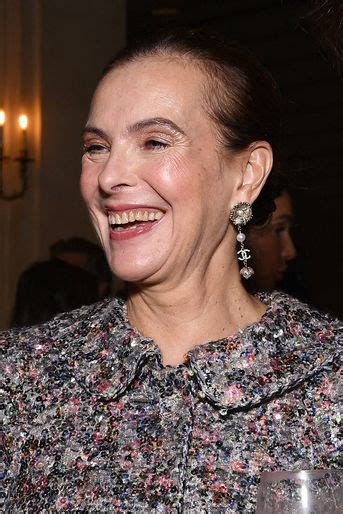 Carole Bouquet Tenue Couture Tout En Plumes Et Sequins à New York