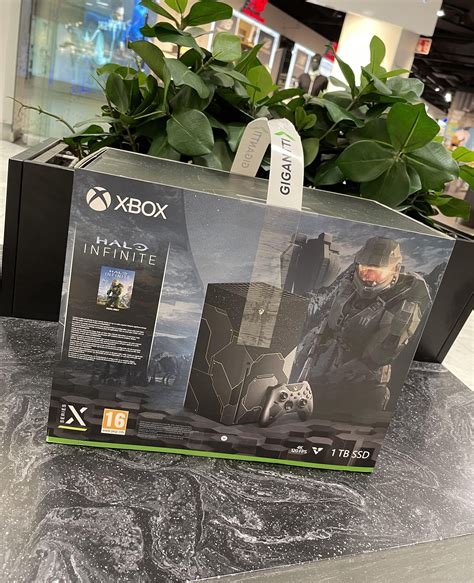 Just Picked Up My Pre Ordered Halo Xbox Series X Bundle Super Early