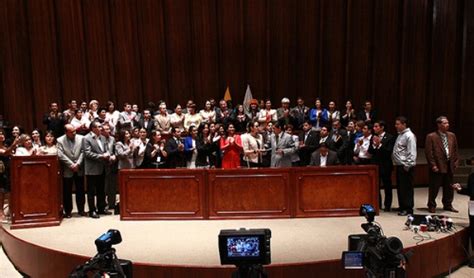 Andino entrega el texto final de la ley de comunicación La República EC